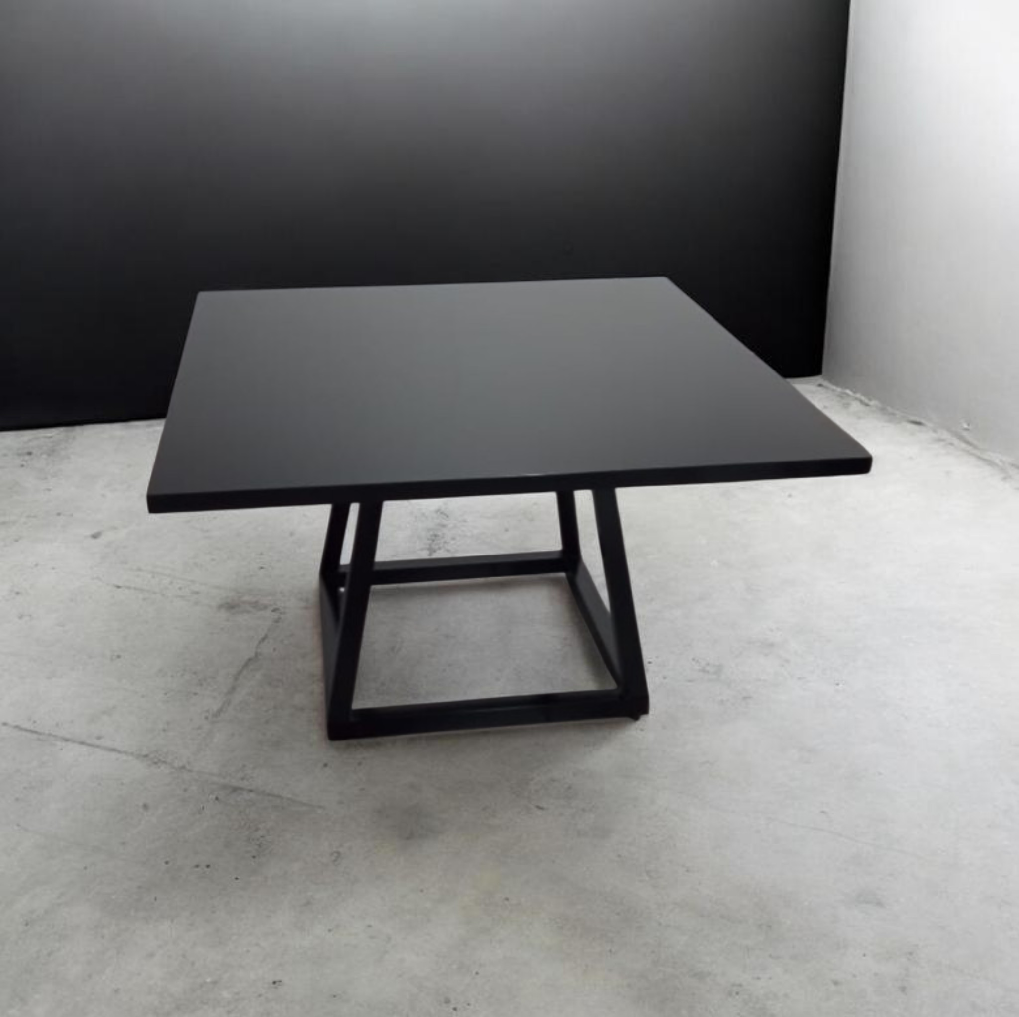 Mesa Pirámide Invertida